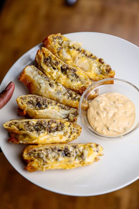 Disney Cheeseburger Eggrolls Recipe, Cheeseburger Spring Rolls, Cheeseburger Egg Rolls, Spring Roll Sauce, Healthy Yummy Food, Spring Roll Recipe, Go To Recipes, Egg Roll Recipes, Crowd Pleasing Recipes