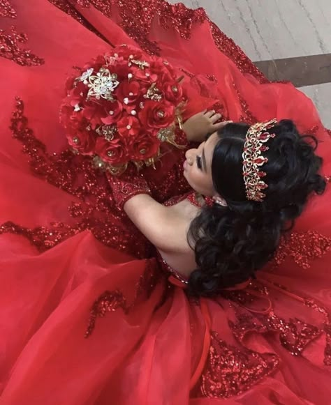 Wine Red And Gold Quinceanera Dresses, Dark Red Quinceanera Dresses Butterfly, Ruby Quinceanera Dresses, Red Quince Theme Tiara, Royal Quinceanera Theme Red, Quince Dresses Burgundy And Gold, Red Quncie Dresses, Red Quinceanera Cake Ideas, Qencenera Ideas Red