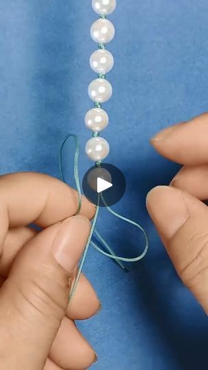 Diy Pearl Bracelet, Nifty Crafts, Knots Diy, Vintage Jewlery, Diy Jewelry Inspiration, Pearls Diy, Jewelry Knots, Beading Techniques, Easy Diy Jewelry