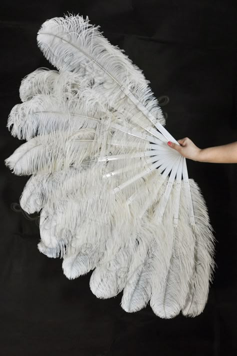 Regal fan Ostrich Feather Fan, Fantasy Culture, Culture Vulture, Burlesque Dance, Burlesque Fashion, Burlesque Outfit, Feather Fans, Zhou Dynasty, Feather Fan