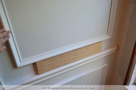 Wainscoting Diy, Wainscoting Staircase, Wainscoting Height, Picture Frame Wainscoting, Wainscoting Hallway, Black Wainscoting, Wainscoting Stairs, Living Room Hacks, Faux Wainscoting