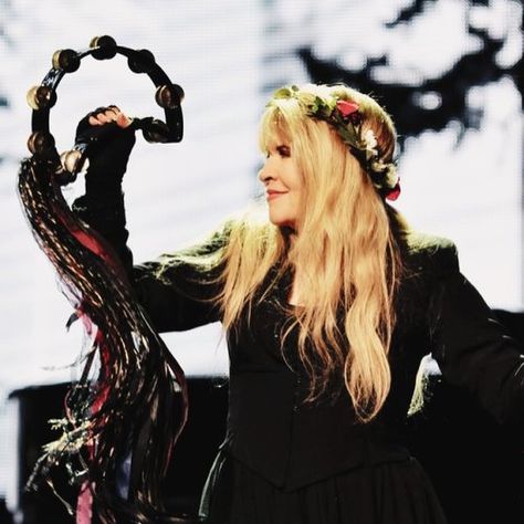 I heard Instagram lets you post up to 20 pics now, so thought I’d bless y’all with 20 photos of Stevie 🌙 #stevienicks #fleetwoodmac #70saesthetic #70sfashion #dreams #classicrock #witchaesthetic Stevie Nicks Concert Outfit Ideas, Stevie Nicks Concert Outfit, Stevie Nicks Costume, Stevie Nicks Concert, The White Witch, Stevie Nicks Style, Stephanie Lynn, Gold Dust Woman, Cowgirl Style Outfits