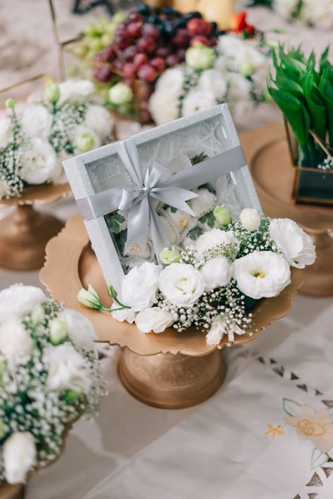 Tunang Ideas, Box Hantaran, Gubahan Hantaran, Wedding Checklist Timeline, Nikah Outfit, Wedding Trousseau, Engagement Reception, Bridal Gift Wrapping Ideas, Dream Wedding Decorations