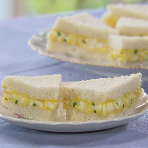 Mini Egg Salad Sandwiches by Trisha Yearwood Egg Mayo Sandwich, Watercress Recipes, Egg Mayo, Trisha Yearwood Recipes, Best Egg Recipes, Egg Salad Sandwich Recipe, Mayo Sandwich, Florence Food, Easy Teas