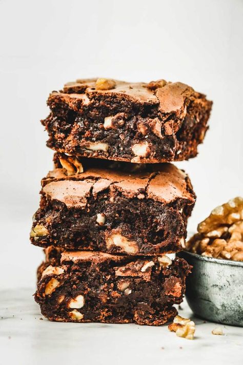 Walnut Brownie Recipe, Chocolate Walnut Brownies, Pecan Brownies, Walnut Brownies, Fudgy Brownie Recipe, Dessert Alternatives, Dessert Parfait, Brownies Recipe Homemade, Walnut Recipes