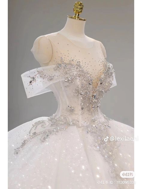 2/4 🤍 Haute Couture Embroidery, Big Wedding Dresses, Pretty Quinceanera Dresses, Gowns Dresses Elegant, Pretty Wedding Dresses, Couture Embroidery, Sweetheart Wedding Dress, Dream Wedding Ideas Dresses, Princess Dresses