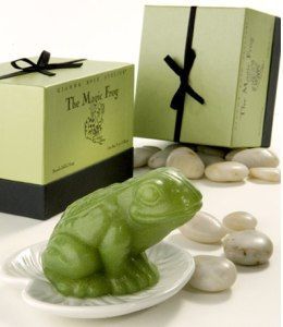 Pretty Soap, Frog Decor, Decorative Soaps, Water Lilly, Luxury Soap, Soap Packaging, Soap Bubbles, Dish Sets, Soap Molds