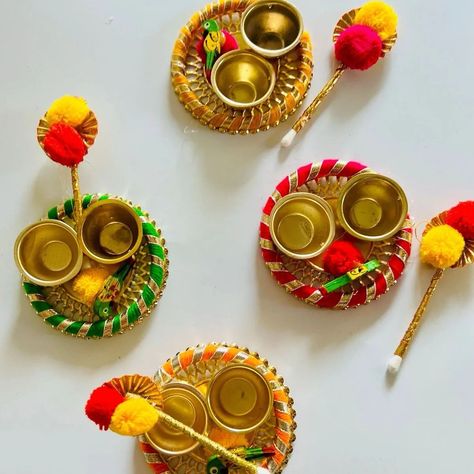 Introducing our vibrant and festive Haldi Kumkum sets - perfect for spreading the auspicious glow of celebrations! 🌺🎉 These ornate decorative pieces, adorned with colorful tassels and embellishments, serve as beautiful holders for the sacred haldi and kumkum powders during weddings, pujas, and auspicious ceremonies. Ideal as wedding favors, return gifts, or tokens for haldi/mehndi festivities, they blend tradition with contemporary aesthetics, making them cherished keepsakes for your guests... Haldi Kumkum Platter, Shagun Thali, Roli Chawal Platter, Diwali Candle Holders, Haldi Kumkum, Diwali Diya Decoration, Diwali Candles, Basant Panchami, Diwali Diya