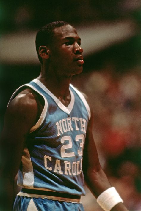 Chicago Bulls on Twitter: "The UNC years.   #TheLastDance… " Michael Jordan Birthday, Michael Jordan North Carolina, Michael Jordan Dunking, Michael Jordan Unc, Kareem Abdul-jabbar, Michael Jordan Poster, Michael Jordan Quotes, Carolina Do Norte, College Basketball Players