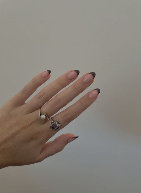 Classic french manicure with chocolate brown tips. Vintage rings in silver and gold with amethyst and pearl. Nail Inspo For Fall, Brown Manicure, Brown French, Cute Nail Art Designs, Almond Shape Nails, Brown Jewelry, Almond Shaped, Manicures Designs, Cute Nail Art