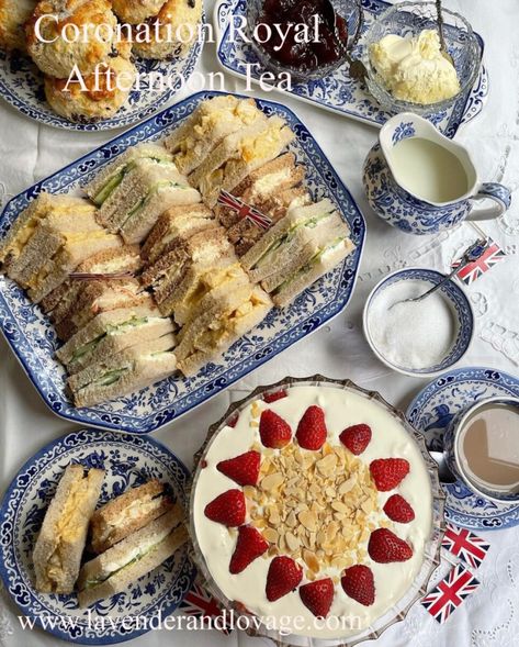 Coronation Recipes, Soaked Cake, Refrigerator Desserts, Royal Food, Trifle Recipes Easy, Sticky Pudding, Desserts Drinks, Dreamy Desserts, British Cooking