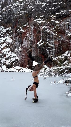 3.3M views · 121K reactions | If plan A doesn’t work try plan upside down 😜 I actually wanted to take an ice bath 🐻‍❄️ . #athlete #contortion #handbalance #handstand #icebath... | By Stefanie Millinger Milli-Artist | Facebook Stefanie Millinger, Ice Bath, Ice Baths, Handstand, Upside Down, Bath, Halloween