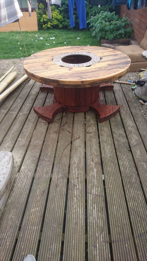 Spool Projects, Fire Pit Garden, Cable Drum, Wood Spool, Diy Wooden Projects, Wooden Projects, Backyard Projects, Wood Work, Garden Table