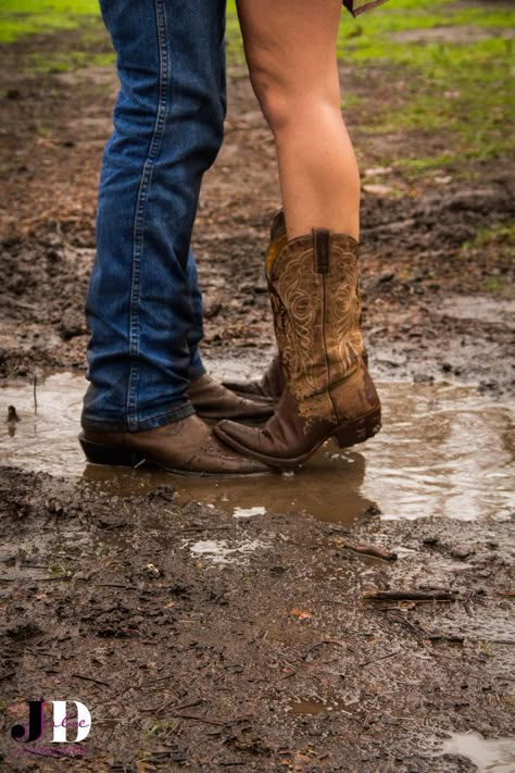 Country Couple Pictures, Country Relationship Goals, Country Relationships, Foto Cowgirl, Shooting Couple, Cute Country Couples, Botas Western, Country Girl Life, Image Couple