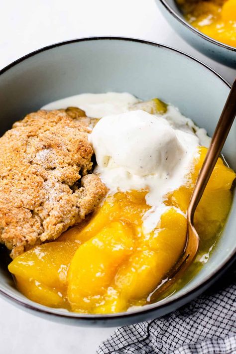 Peach Cobbler with a scoop of ice cream in a blue bowl. Best Peach Cobbler Recipe, Apricot Cobbler, The Best Peach Cobbler, Good Peach Cobbler Recipe, Gluten Free Peach Cobbler, Old Fashioned Peach Cobbler, Best Peach Cobbler, Lemon Vinaigrette Dressing, Caramelized Peaches