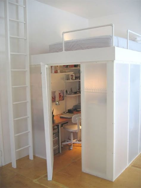 25 DIY Loft Beds Plans & Ideas That Are as Pretty as They Are Comfy Cool Loft Beds, Girls Loft Bed, A Loft Bed, Loft Bed Plans, Diy Loft Bed, Boys Bedroom Furniture, Dorm Room Designs, Girls Dorm Room, 아파트 인테리어