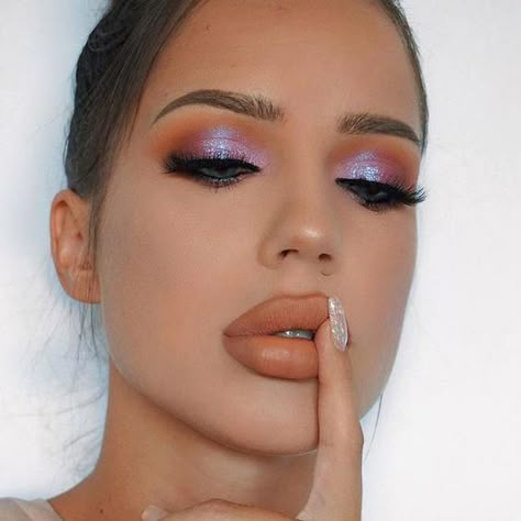 Easter Makeup looks #makeup #makeupideas #eyemakeup Easter Makeup Looks, Drag Make-up, Lip Contour, Princess Makeup, Easter Makeup, Rave Makeup, Purple Makeup, Glitter Eyeliner, Beauty Make-up