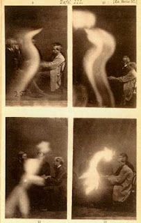 Stacey Graham: Spirit photography Paranormal Pictures, Spirit Photography, Paranormal Photos, Harry Houdini, Creepy Photos, Real Ghosts, Creepy Pictures, Ghost Pictures, Ghost Photos