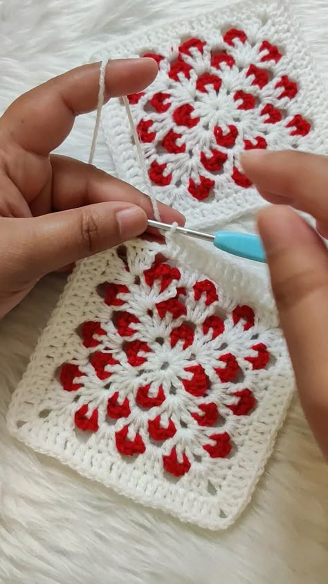 2 Color Crochet Square, Types Of Crochet Squares, Two Color Granny Square Crochet Free Pattern, Crochet Squares Blanket Patterns Free, Granny Square 4 Colors, 5 Sided Granny Square, Make With Granny Squares, Crochet Blanket Motif, Make Your Own Crochet Pattern