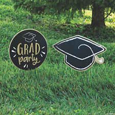 Graduation Yard Sign Ideas, Graduation Party Yard Signs, Graduation Board, Graduation Bbq, Graduation Party Desserts, Graduation Dinner, Senior Graduation Party, Graduation Party High, Party Entrance