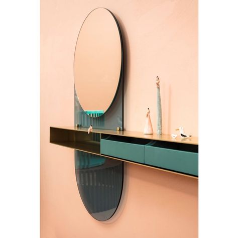 Vivian mirror is a mirror with a jewelry shelf. An elegant and precious complement that can highlight an entrance hall, a bedroom or a bathroom. Vivian mirror is ideal for home environments or elegant hotel rooms, for mirroring, makeup or to guard your perfume. Entrance Mirror, Entry Mirror, Mirror Inspiration, Modern Mirror Wall, Mirror Design Wall, Mirror Console, Jewelry Mirror, Mirror With Shelf, Modern Mirror