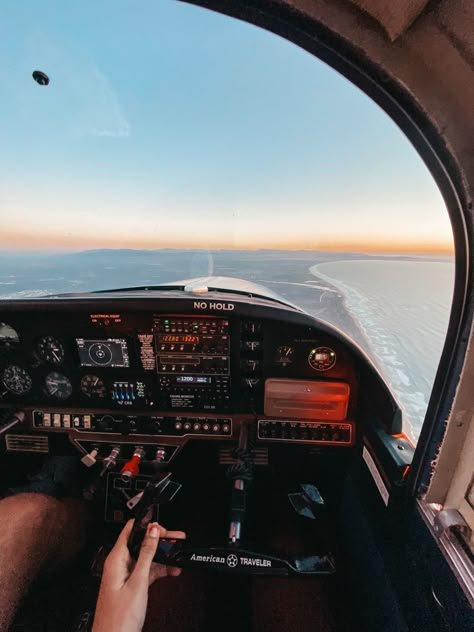 Plane Pilot Aesthetic, Airplane Photos Aesthetic, Vision Board For Pilot, Pilot Aesthetic Airplane, Pilot Photography, Airplane Cockpit Aesthetic, Flying A Plane, Plane Pics, Flight Pilot