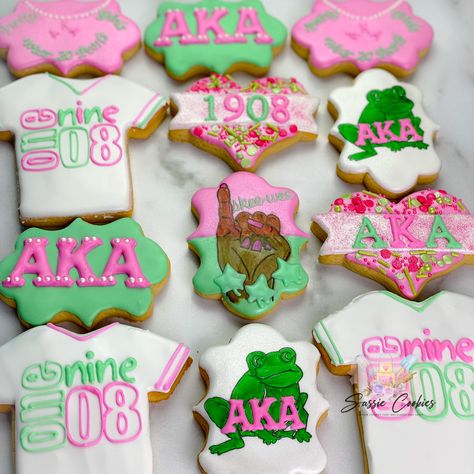 Representing Alpha Kappa Alpha Sorority, Inc. 1908 Alpha Kappa Alpha Party Decorations, Alpha Kappa Alpha Cake, Aka Cake Ideas, Sorority Party Ideas, Aka Cookies, Aka Party, Ice Table, Wedding Floor Plan, Greek Ideas