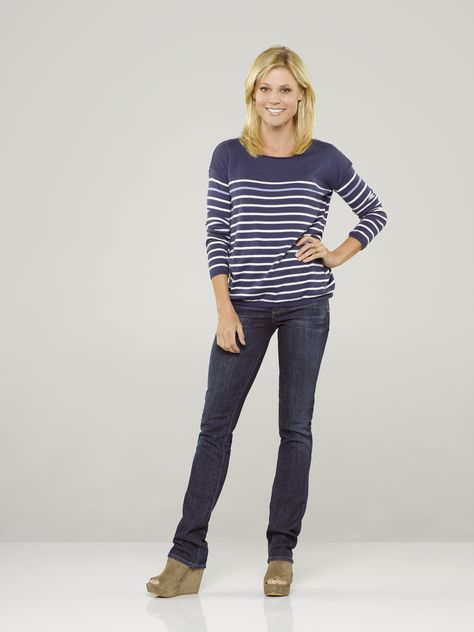 Modern Family - Season 5 Promo Julie Bowen Modern Family, Gwen Costume, Claire Dunphy, Audition Outfit, Rico Rodriguez, Julie Bowen, Woman Crush, Family Outfits, Modern Family