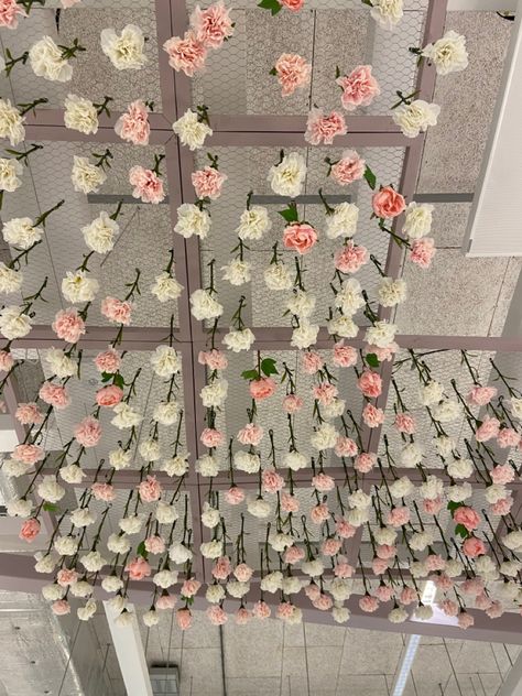 #ikea #roses #roomdecor #aesthetic #ceiling #ceilingdecoration Flower Ceiling Decorations, White Roses Hanging From Ceiling, Rose Ceiling Decor, Roses From Ceiling, Roses Hanging From Ceiling, Flowers Hanging From Ceiling, Hanging Flowers From Ceiling, Aesthetic Ceiling, Hanging Roses