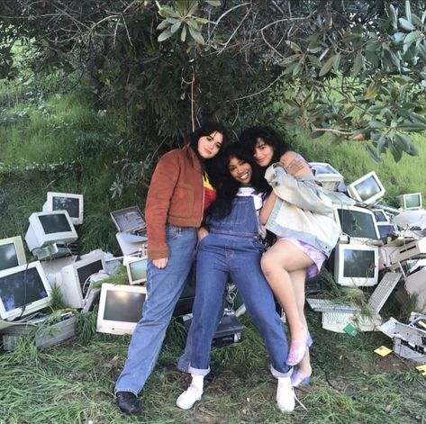 Ctrl Sza, Sza Singer, Matching Outfits Best Friend, Barbie Ferreira, Im Lonely, Girl Artist, Earthy Outfits, Gone Girl, Cute Friend Photos