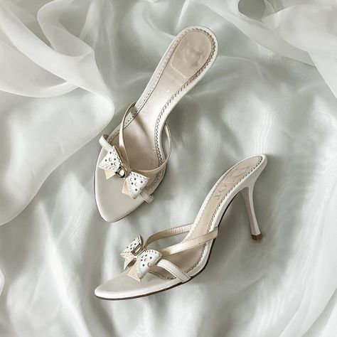 Vintage Chanel Kitten Heels, White Y2k Heels, Heels With Charms, Vintage Dior Mules, Vintage Designer Heels, White Heels Vintage, Kitten Heels Aesthetic, Dior Kitten Heels, Bow Heels Outfit