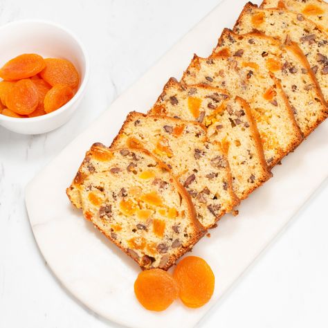 There's no need to knead this apricot bread or let it rise—it's truly an approachable bread recipe for anyone, regardless of bread-baking experience. Apricot Walnut Bread, Apricot Bread Recipe, Apricot Bread, Fruit Breads, Cranberry Walnut Bread, Fruit Cake Christmas, Pumpkin Cranberry, Cake Christmas, Fruit Bread