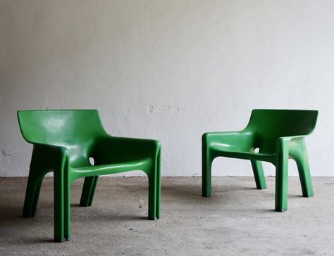 1970s Furniture, Vico Magistretti, Space Furniture, Armchair Design, Single Sofa, Furniture Designer, Facade Design, Take A Seat, Chairs Armchairs