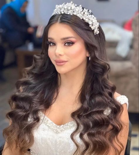 Hair Styles With A Crown, Head Band Wedding Hairstyle, 15 Años Hairstyles, Hollywood Waves With Crown, Long Hair Wedding Styles With Tiara, Bridal Hairstyle With Crown, Bride Hair With Crown, Sweet Sixteen Hairstyles With Tiara, Extra Hairstyles