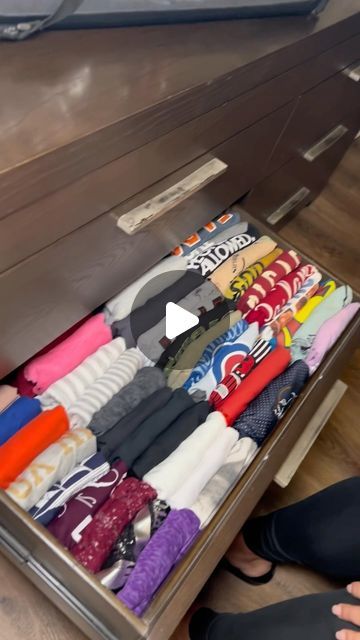 Xiomara Romero | The Mobile Organizer 🇵🇷 on Instagram: "When it comes to your drawers, I  always recommend to never pile always file. For more organizing tips follow us @lillys_organizing 

#organizingtips #professionalorganizer #miamiorganizer #lillysorganizing #organizedcloset" Draw Organisation Clothes, Closet Drawer Organizer, Drawers Organization Clothes, Bra Organization Ideas Dresser Drawers, Clothes Organization In Drawers, Organize T Shirts, Organizing Leggings Storage Ideas, How To Organize Drawers, How To Organize Dresser Drawers