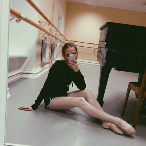 Ballet Selfie, Ballet Mirror, Balletcore Winter, Dance First Think Later, Dancer Things, Vaganova Ballet, Vaganova Ballet Academy, Ballerina Core, Dance Motivation