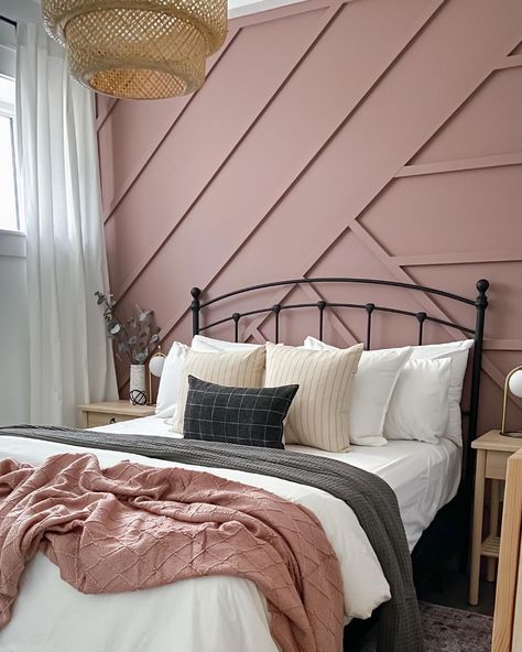 Bedroom • Instagram Cozy Grey Living Room, Neutral Room Decor, Pink Accent Walls, Small Guest Room, Bookcase Lighting, Guest Room Design, Neutral Room, Guest Room Decor, Transitional Living Rooms