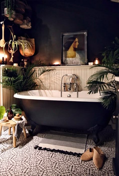 Dark Bathrooms, Dark Home Decor, Dark Home, Bath Tub, House Bathroom, Beautiful Bathrooms, My New Room, House Inspo, Dream Home Design