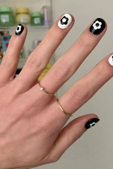 White-and-black nail designs are so graphic and cool, especially when paired with something traditionally feminine like flowers. Best Nail Designs, Black Nail Designs, Black And White Flowers, Flower Nail Art, Best Nail, Flower Nails, Art Tips, Black Nails, Nail Stickers