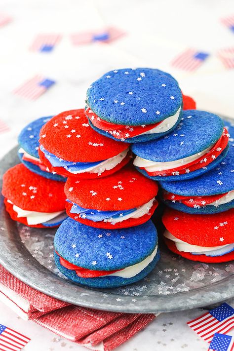 Red White And Blue Desserts, Patriotic Cookies, Cookie Sandwich Recipes, Cookie Sandwiches, Patriotic Desserts, Blue Cookies, Blue Desserts, 4th Of July Desserts, Double Chocolate Cookies