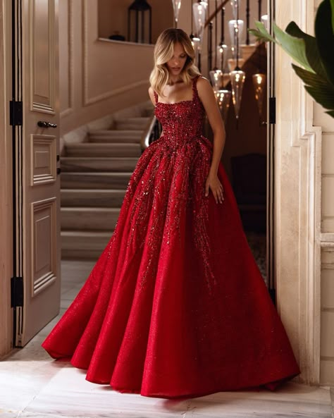 Red Wedding Gowns Classy, Red Gowns Elegant, Red Dress Prom, Red Long Dress, Red Ball Gown, Matric Dance, High Low Prom Dresses, Prom Dress Inspo, Fancy Gowns