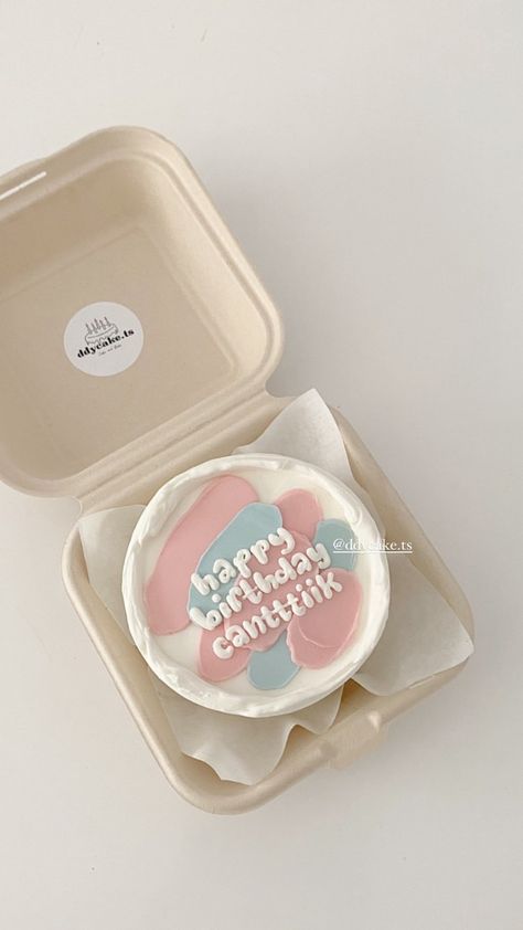 Cake Box Korea, Desain Bento Cake Aesthetic, Mini Cake Designs Birthday, Kue Bento Cake Aesthetic, Bento Cake Design Aesthetic, Simple Bento Cake, Mini Bento Cake, Korean Bento Cake, Cake Korea