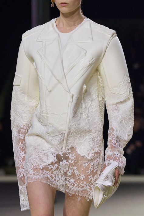 Runway Details, Fall 2022, Photoshoot Outfits, Fashion Details, Runway Fashion, Fashion Illustration, Fashion News, High Fashion, The Year