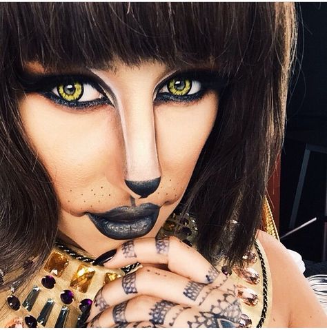 Chrispy Egyptian cat (Bastet) make up . Cat Costume Makeup, Cats Costume, Cat Costume Diy, Animal Makeup, Halloween Makeup Diy, High Fashion Makeup, Sassy Cat, Egyptian Cat, Face Paintings