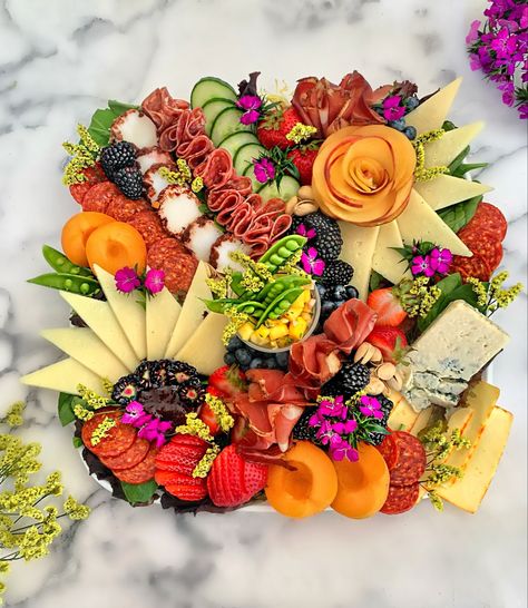 Brazilian Charcuterie Board, Floral Charcuterie Board Ideas, Hawaiian Charcuterie Board, Tropical Charcuterie Board, Bright Charcuterie Board, Flowers On Charcuterie Board, Grazing Table Ideas Tropical, Tropical Fruit Charcuterie Board, Easter Food Appetizers