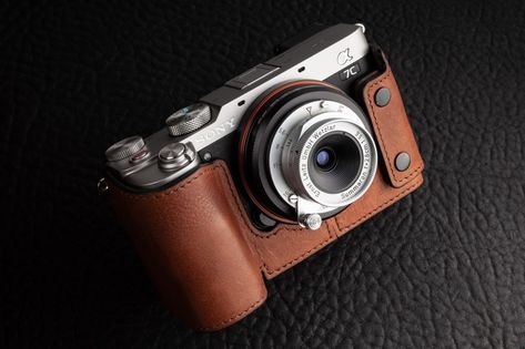 Nice images of the Sony A7c with leather case - sonyalpharumors Sony A7c, Sony Digital Camera, Nice Images, Rangefinder Camera, Program Design, Leica, Leather Case, Digital Camera, Leather