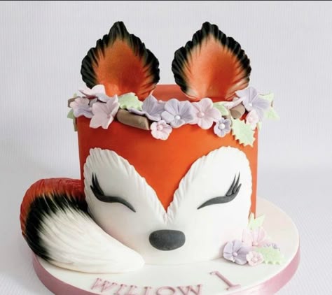 Fox Cupcake Cake, Fox Cakes, Fox Cake, Hedgehog Cake, Fox Birthday, Fondant Cake Designs, Animal Cakes, Cake Shapes, Barbie Cake