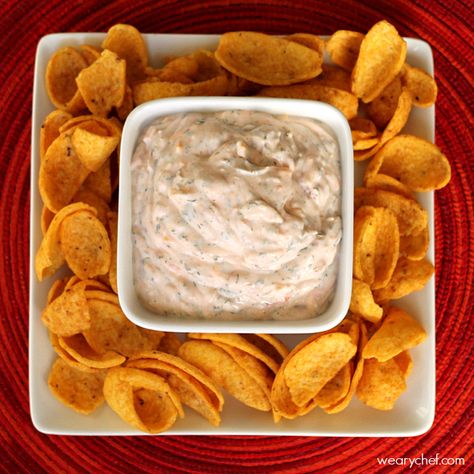 Super Easy Mexican Dip | 25 Easy Party Dips You Can Make In 20 Minutes Easy Mexican Dip, Sour Cream Dip Recipes, Mexican Sour Cream, Mexican Dip, Best Dip Recipes, Pickle Dip, Sour Cream Dip, Chips And Dip, Cream Dip