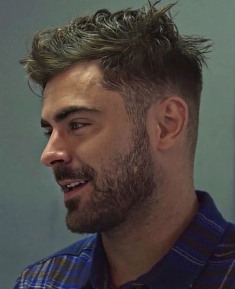 Zac Efron Haircut, Zac Efron Beard, Zac Efron Style, Zac Efron Hair, Haircuts For Balding Men, Top Haircuts For Men, Fade Haircut Styles, Male Haircuts Curly, Wedding Haircut