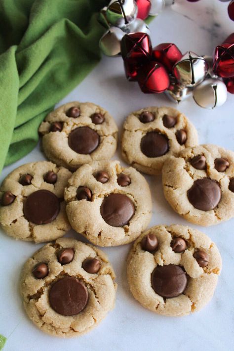 Brownie Vegan, Peanut Butter Blossom Cookies, Chewy Peanut Butter Cookies, Blossom Cookies, Peanut Butter Blossoms, Lost 100 Pounds, Cookies Recipes Christmas, Peanut Butter Cookies, Sweets Treats